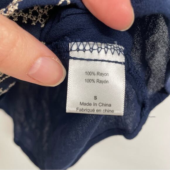 Bobeau Blue Embroidered Sleeveless Boho Blouse Womens S Flowy Summer Beachy - Picture 3 of 7